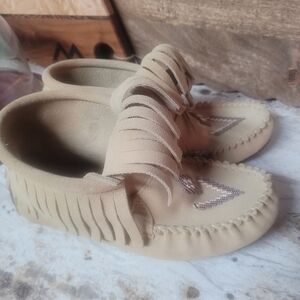 Manitobia Mukluks, Elegant Fringed Beige Moccasins for Women
